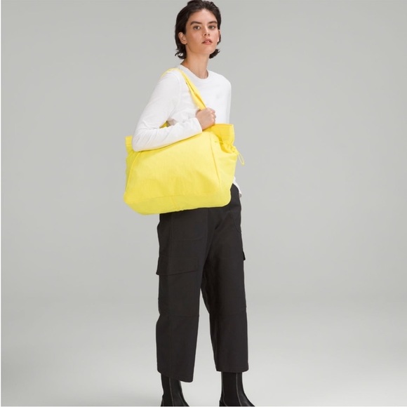 NWT Lululemon Sonic Yellow Side-Cinch Shopper Bag 18L - Lululemon Tote Bag - Picture 3 of 6